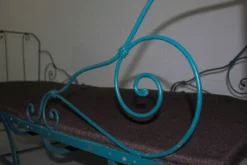 Lit de jour en métal pliable avec nouvelle sangle et rembourrage