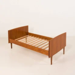 Lit d'enfant en teck vintage, années 1960