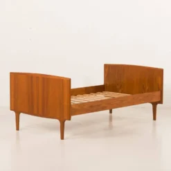 Lit d'enfant en teck vintage, années 1960