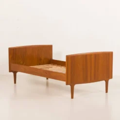 Lit d'enfant en teck vintage, années 1960