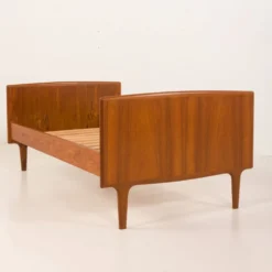 Lit d'enfant en teck vintage, années 1960