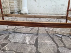 Lit d'enfant ou de repos ancien vintage merisier massif façon bambou