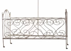 Lit d'enfant pliant avec ciel en fer forgé ou banquette de jardin romantique 19e