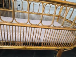 Lit D'enfant vintage en rotin