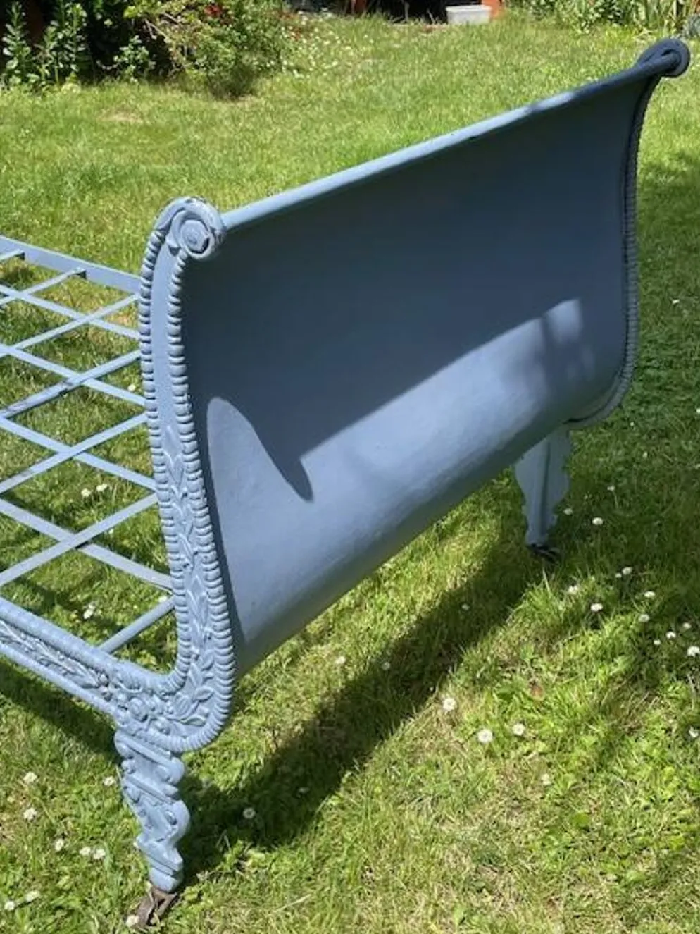 lit de repos banquette en fonte Napoléon III sur roulettes