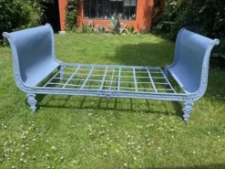 lit de repos banquette en fonte Napoléon III sur roulettes