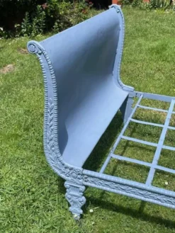 lit de repos banquette en fonte Napoléon III sur roulettes