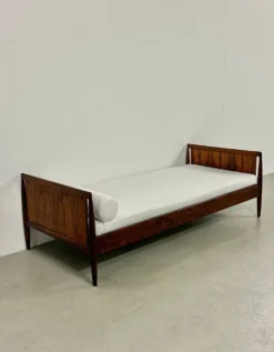 Lit de repos danois en palissandre en Bouclé 1960