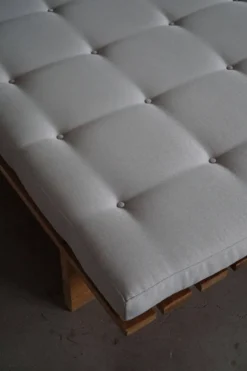 Lit de repos danois moderne, retapissé, fabriqué en pin, par Nyt i Bo, années 1970