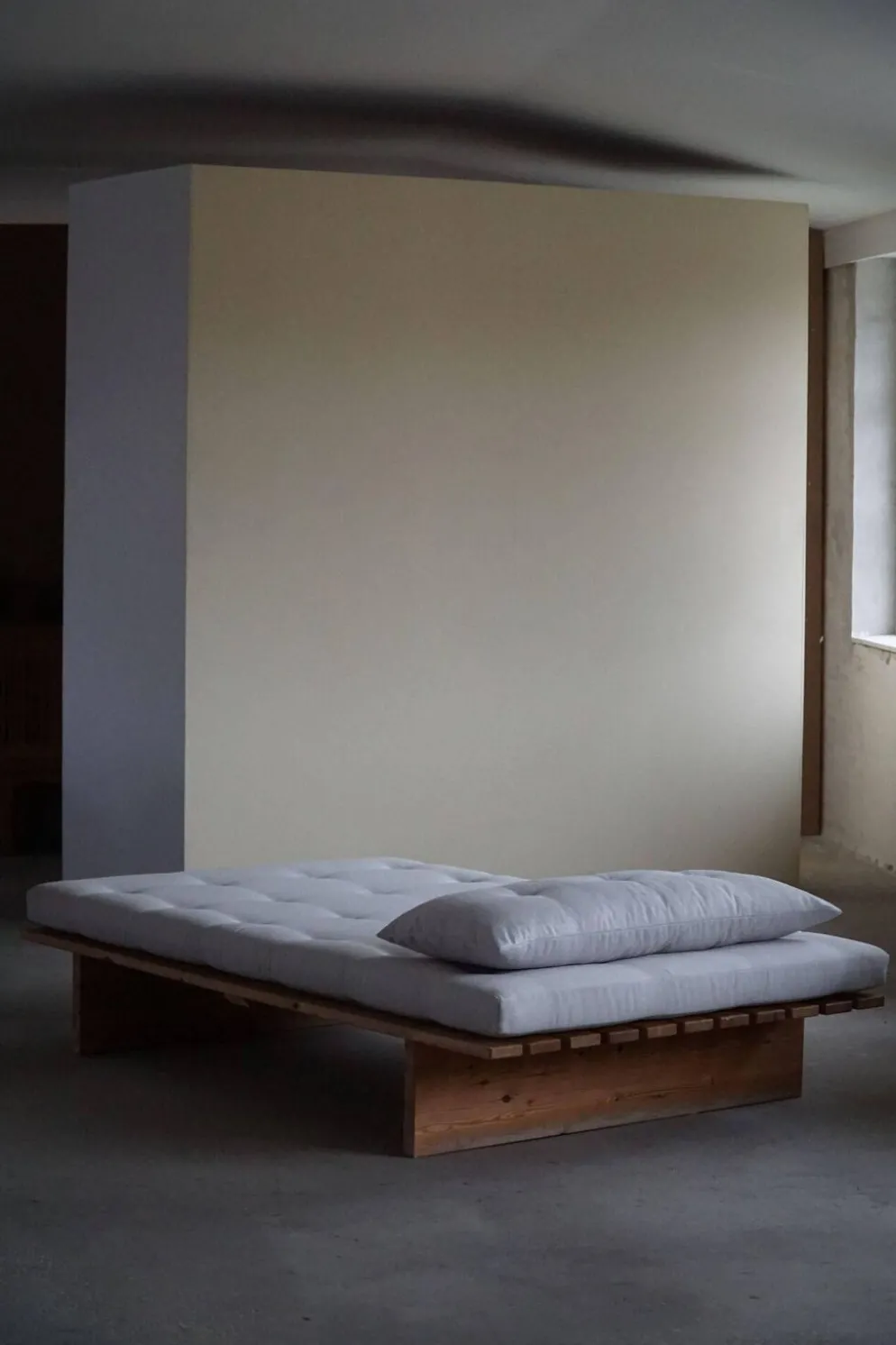 Lit de repos danois moderne, retapissé, fabriqué en pin, par Nyt i Bo, années 1970