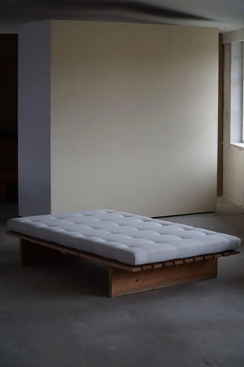 Lit de repos danois moderne, retapissé, fabriqué en pin, par Nyt i Bo, années 1970
