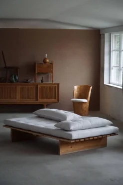 Lit de repos danois moderne, retapissé, fabriqué en pin, par Nyt i Bo, années 1970