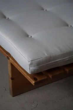 Lit de repos danois moderne, retapissé, fabriqué en pin, par Nyt i Bo, années 1970