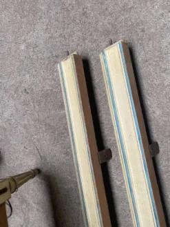 Lit de style Directoire en hêtre patiné XX siècle