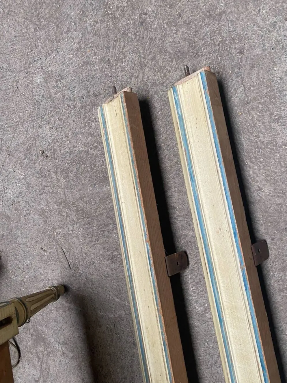 Lit de style Directoire en hêtre patiné XX siècle