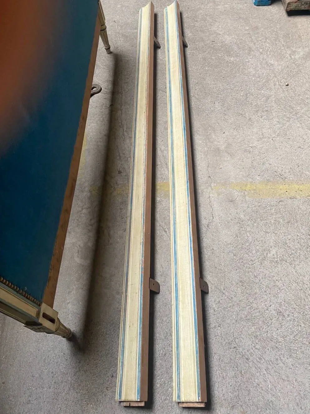 Lit de style Directoire en hêtre patiné XX siècle