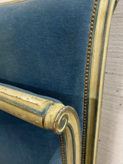Lit de style Directoire en hêtre patiné XX siècle