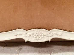 Lit de style Louis XV en hetre patiné XX siècle