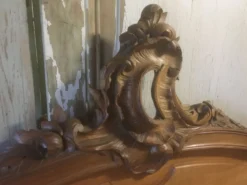 Lit de style Louis XV en noyer sculpté