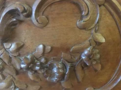 Lit de style Louis XV en noyer sculpté