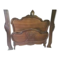 Lit de style Louis XV en noyer sculpté