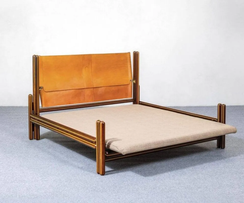 Lit double en bois et cuir attribué à Carlo Scarpa pour Simon Gavina, Italie, 1975