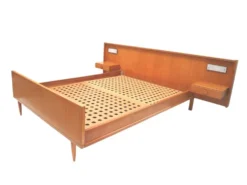 Lit double vintage avec tables de chevet flottantes, fabriqué dans les années 1960