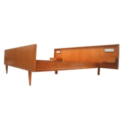 Lit double vintage avec tables de chevet flottantes, fabriqué dans les années 1960