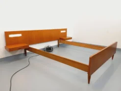 Lit double vintage style scandinave en teck des années 60 avec chevets