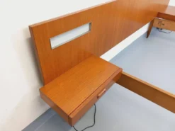 Lit double vintage style scandinave en teck des années 60 avec chevets