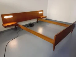 Lit double vintage style scandinave en teck des années 60 avec chevets