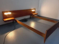 Lit double vintage style scandinave en teck des années 60 avec chevets