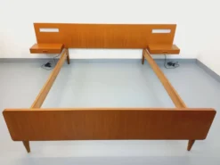 Lit double vintage style scandinave en teck des années 60 avec chevets