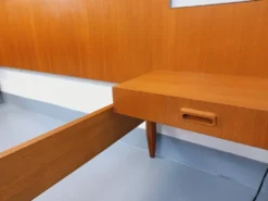 Lit double vintage style scandinave en teck des années 60 avec chevets