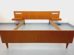 Lit double vintage style scandinave en teck des années 60 avec chevets