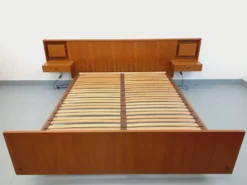 Lit double vintage style scandinave en teck des années 60 avec chevets