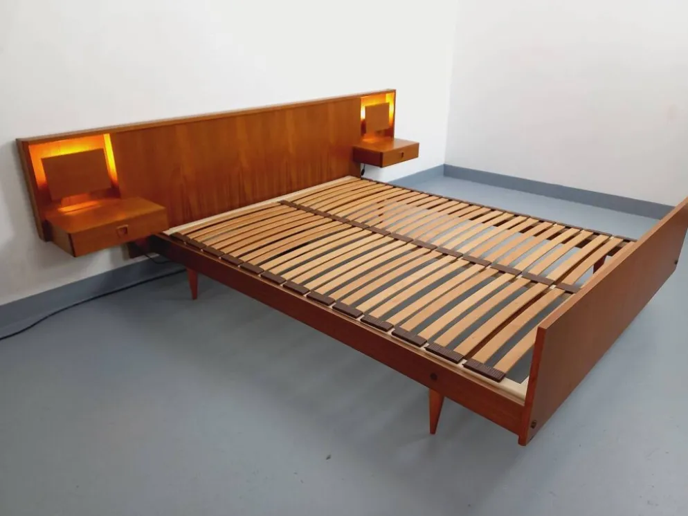 Lit double vintage style scandinave en teck des années 60 avec chevets