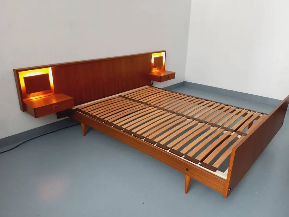 Lit double vintage style scandinave en teck des années 60 avec chevets