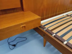 Lit double vintage style scandinave en teck des années 60 avec chevets