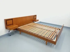 Lit double vintage style scandinave en teck des années 60 avec chevets