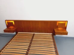 Lit double vintage style scandinave en teck des années 60 avec chevets