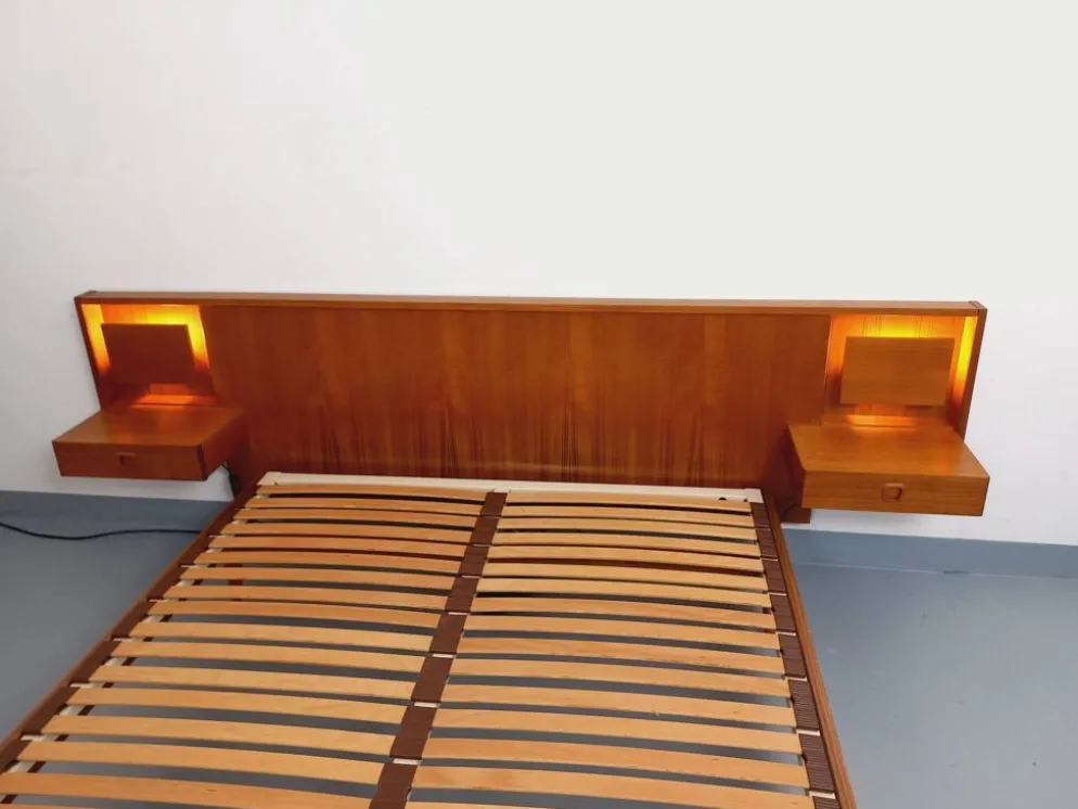 Lit double vintage style scandinave en teck des années 60 avec chevets