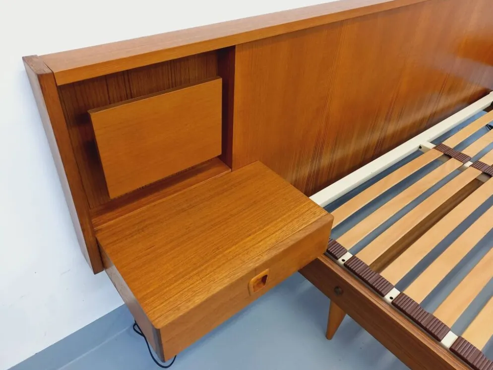 Lit double vintage style scandinave en teck des années 60 avec chevets