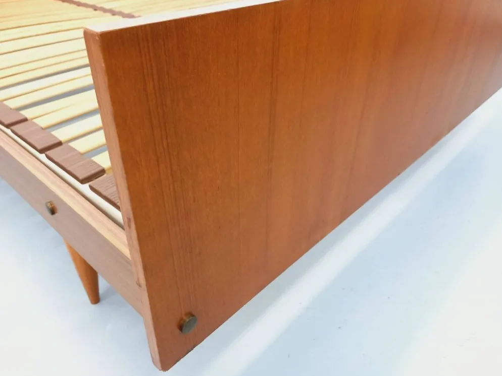 Lit double vintage style scandinave en teck des années 60 avec chevets