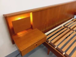 Lit double vintage style scandinave en teck des années 60 avec chevets