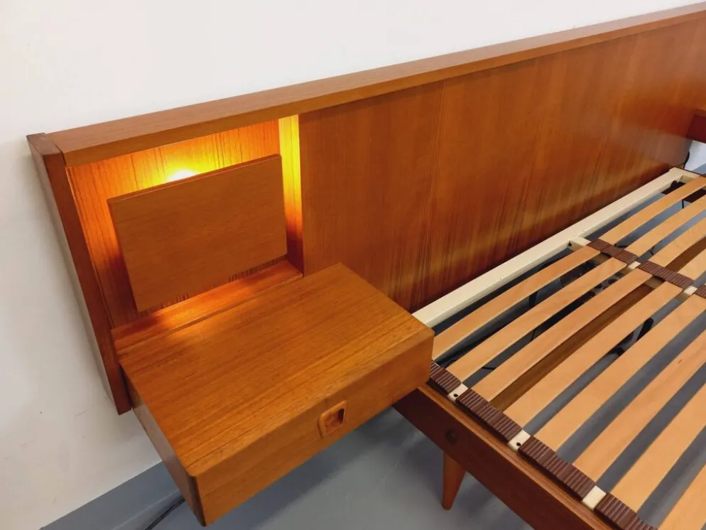 Lit double vintage style scandinave en teck des années 60 avec chevets