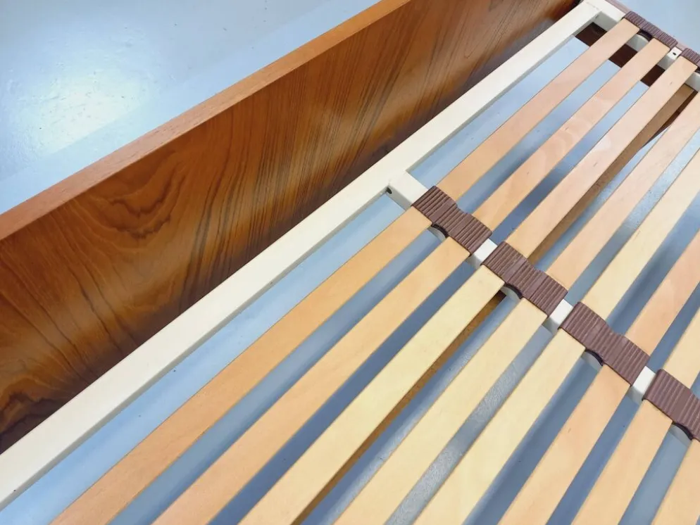 Lit double vintage style scandinave en teck des années 60 avec chevets