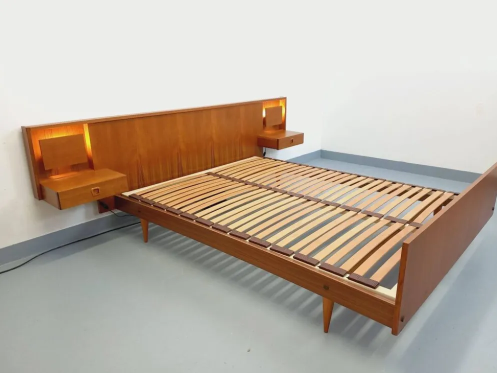 Lit double vintage style scandinave en teck des années 60 avec chevets