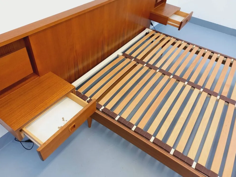Lit double vintage style scandinave en teck des années 60 avec chevets