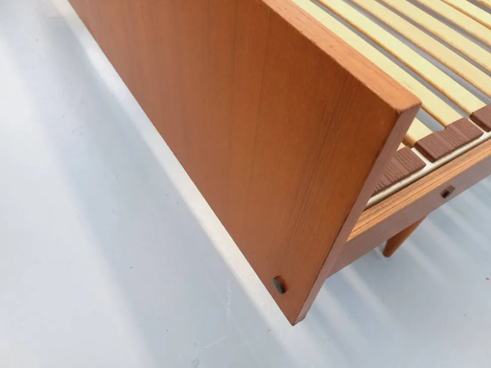 Lit double vintage style scandinave en teck des années 60 avec chevets